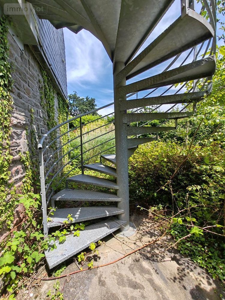 Immeuble a vendre Plounéour-Ménez 29410 Finistère 150 m2  79050 euros