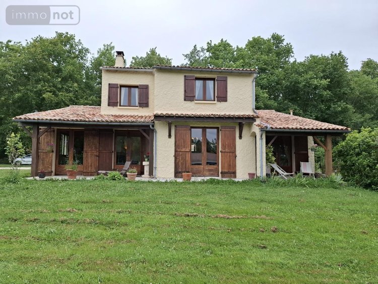 Maison a vendre Saintes 17100 Charente-Maritime 157 m2 8 pièces 251808 euros