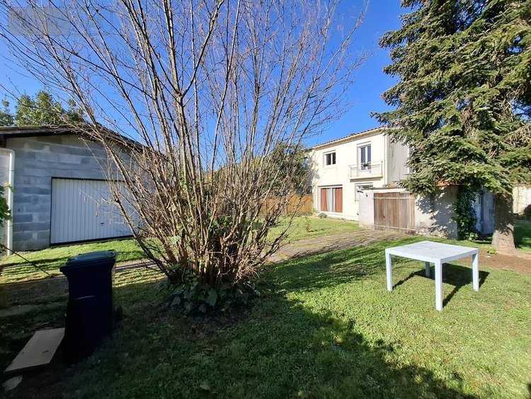 Maison a vendre Saintes 17100 Charente-Maritime 75 m2 4 pièces 199348 euros