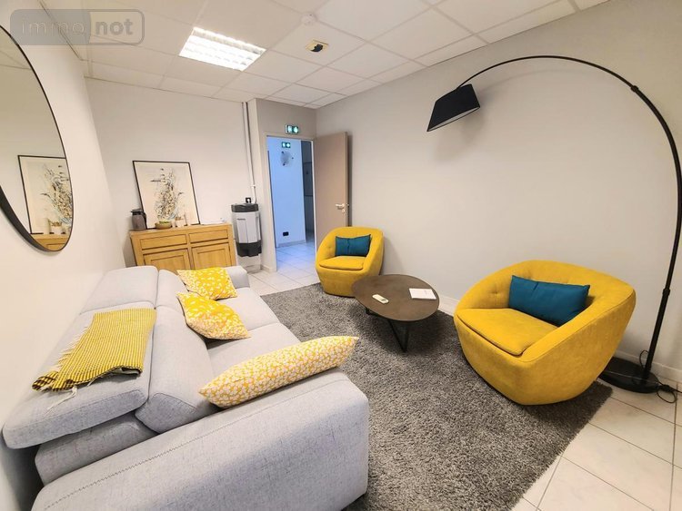 Fonds et murs commerciaux a vendre Pierrelatte 26700 Drôme 261 m2  435000 euros