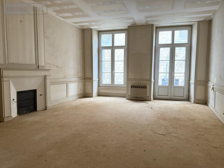 Immeuble a vendre Guingamp 22200 Côtes-d'Armor 700 m2  549920 euros