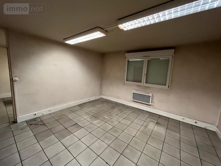 Location fonds et murs commerciaux Dole 39100 Jura 850 m2  2950 euros