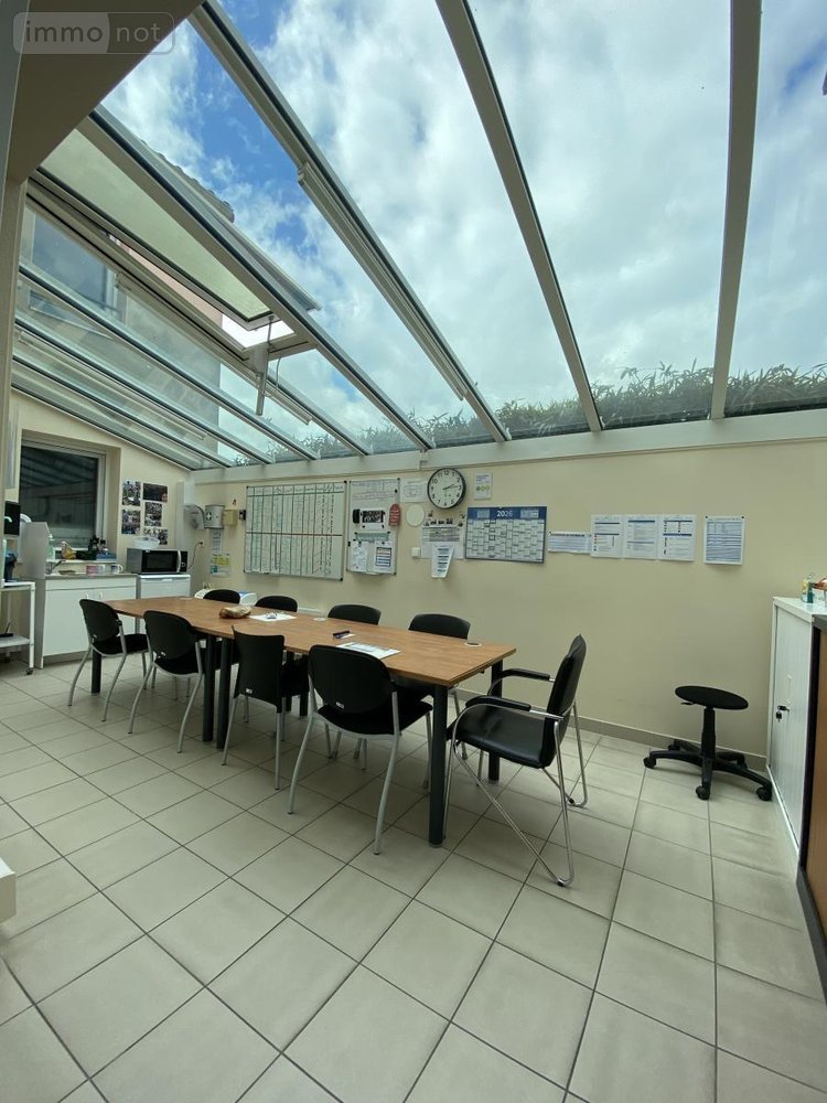 Location fonds et murs commerciaux Saint-Philbert-de-Grand-Lieu 44310 Loire-Atlantique 147 m2  2300 euros