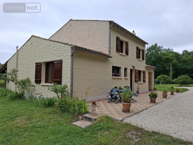 Maison a vendre Saintes 17100 Charente-Maritime 157 m2 8 pièces 251808 euros