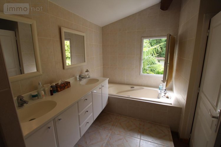 Maison a vendre Saintes 17100 Charente-Maritime 405 m2 11 pièces 500000 euros