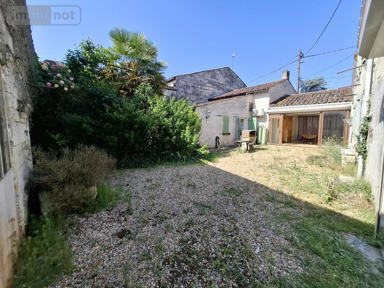 Immeuble a vendre Saintes 17100 Charente-Maritime 174 m2  251808 euros