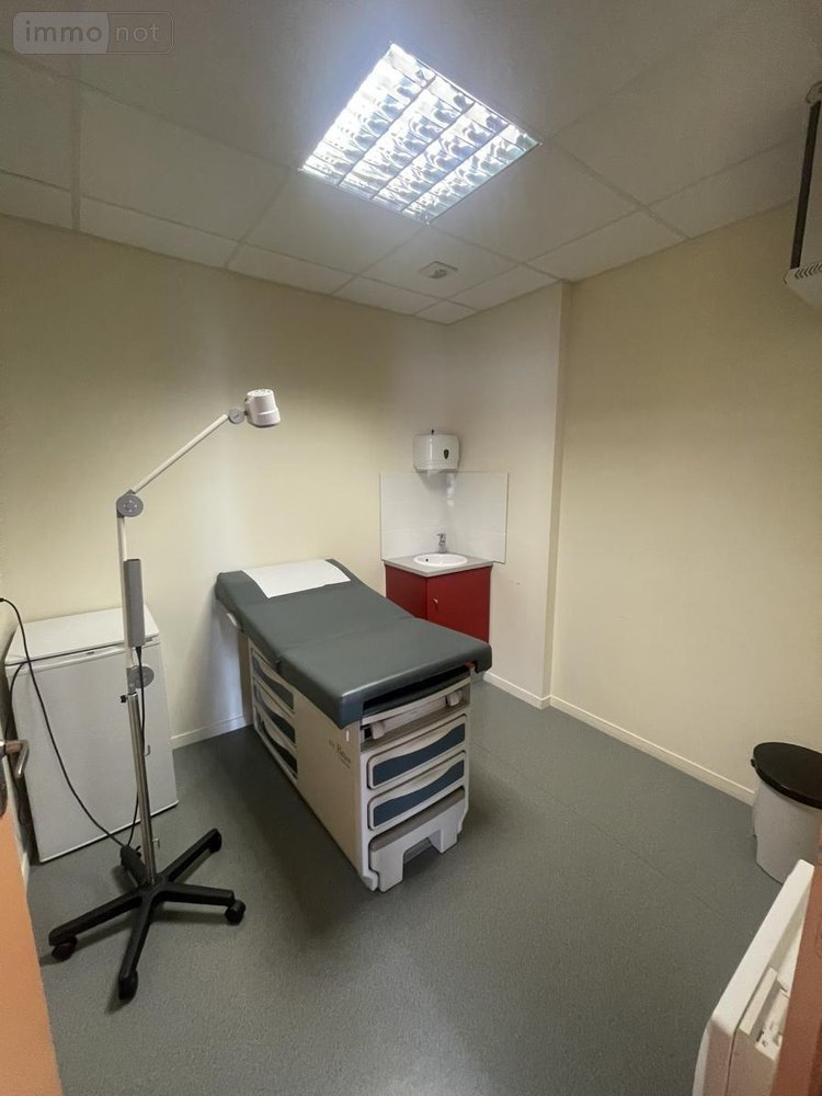 Fonds et murs commerciaux a vendre Vannes 56000 Morbihan 124 m2  330750 euros