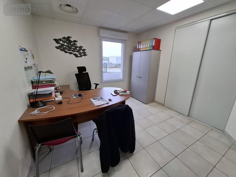 Fonds et murs commerciaux a vendre Saintes 17100 Charente-Maritime 249 m2  355000 euros