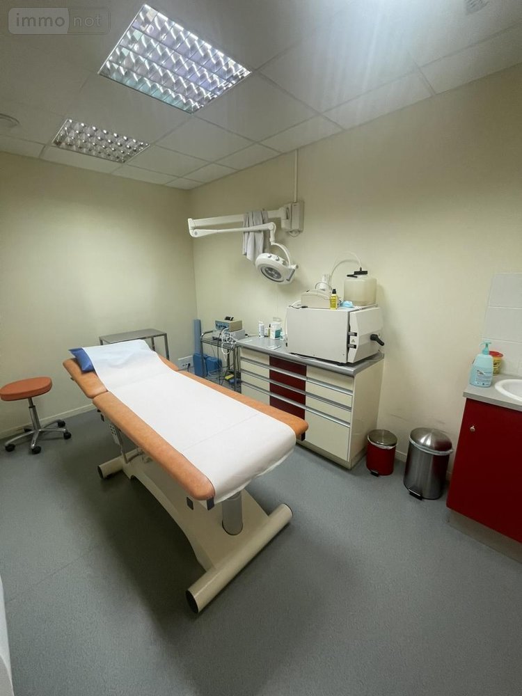 Fonds et murs commerciaux a vendre Vannes 56000 Morbihan 124 m2  330750 euros