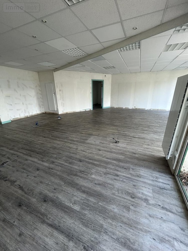 Fonds et murs commerciaux a vendre Hillion 22120 Côtes-d'Armor 130 m2  275600 euros