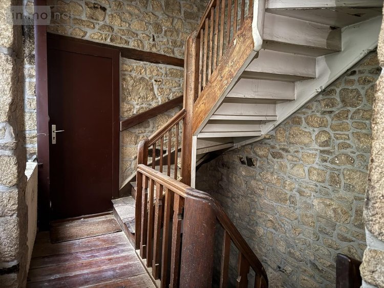 Immeuble a vendre Guingamp 22200 Côtes-d'Armor 700 m2  549920 euros