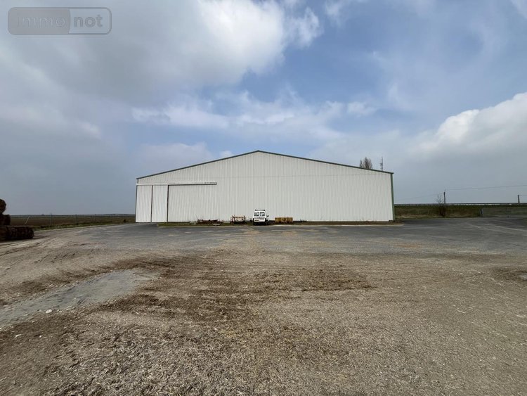 Fonds et murs commerciaux a vendre Gondreville 45490 Loiret 2900 m2  890000 euros