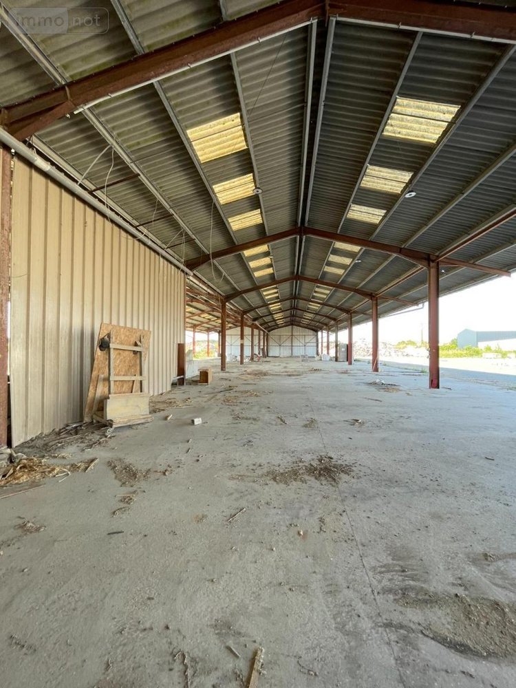 Fonds et murs commerciaux a vendre Saint-Jean-de-Liversay 17170 Charente-Maritime 4000 m2  3090000 euros