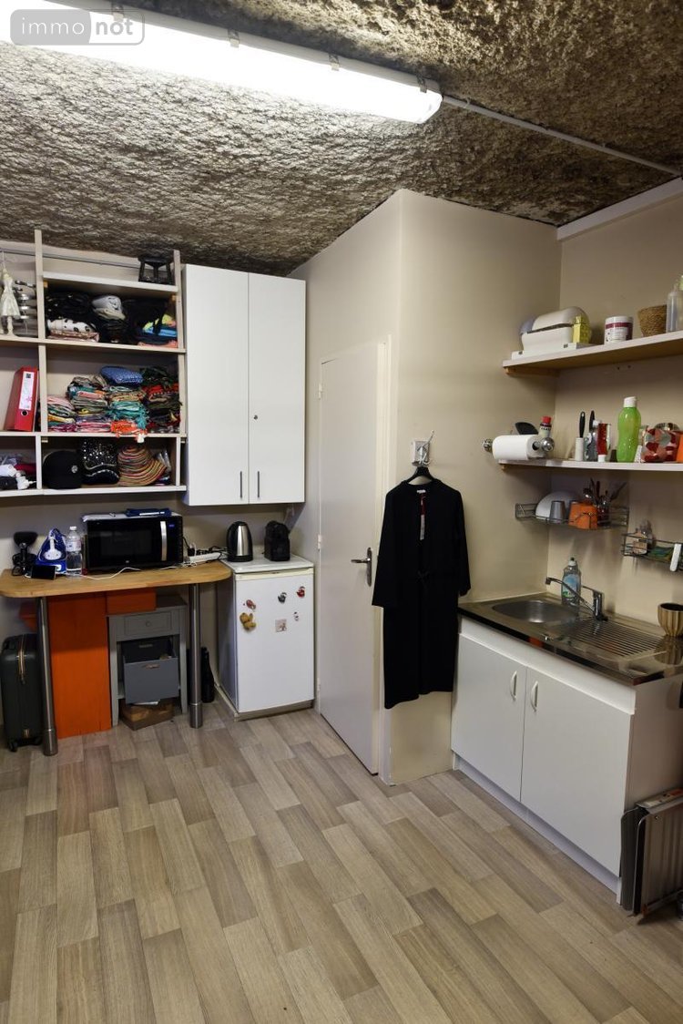 Fonds et murs commerciaux a vendre Laval 53000 Mayenne 68 m2  146000 euros