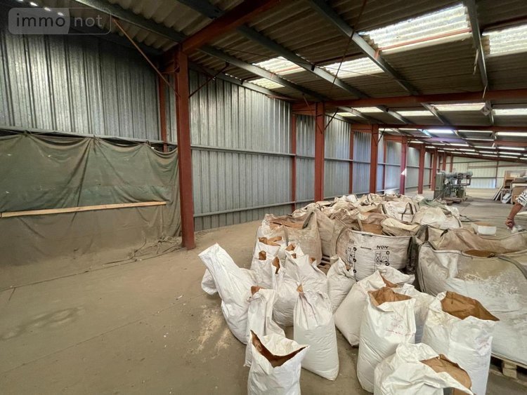 Fonds et murs commerciaux a vendre Saint-Jean-de-Liversay 17170 Charente-Maritime 4000 m2  3090000 euros
