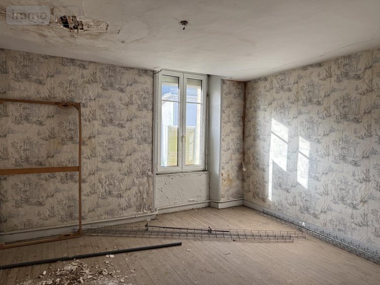 Immeuble a vendre Le May-sur-Èvre 49122 Maine-et-Loire 250 m2  83840 euros