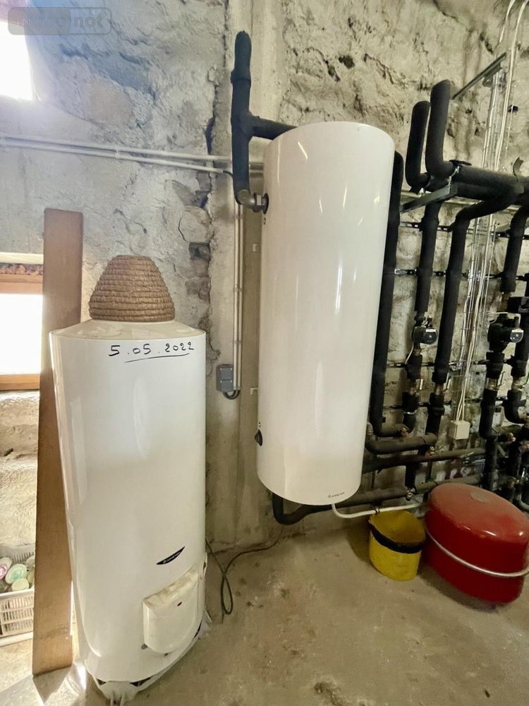 Fonds et murs commerciaux a vendre Lajo 48120 Lozère 342 m2  850000 euros