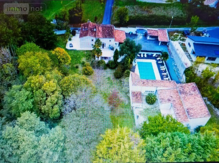 Maison a vendre Saintes 17100 Charente-Maritime 405 m2 11 pièces 500000 euros