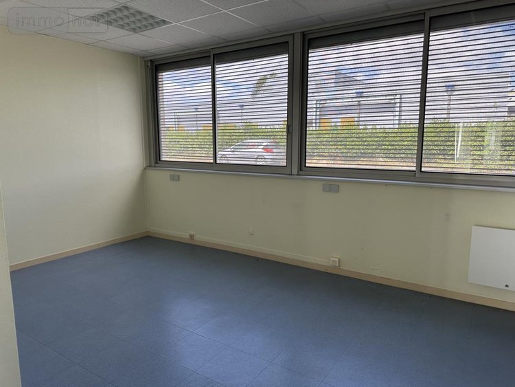 Fonds et murs commerciaux a vendre Segré-en-Anjou Bleu 49500 Maine-et-Loire 196 m2  230560 euros