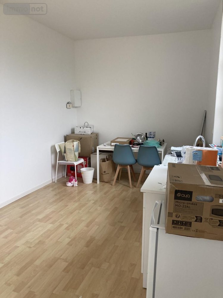 Location fonds et murs commerciaux Abbeville 80100 Somme 50 m2  715 euros