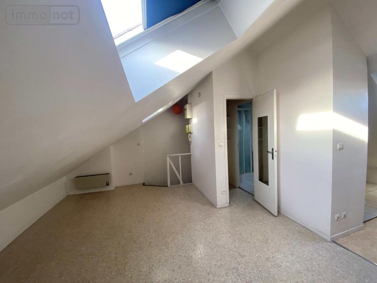 Location appartement Reims 51100 Marne 37 m2 1 pièce 415 euros