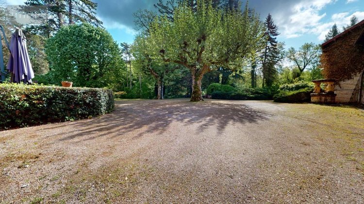 Fonds et murs commerciaux a vendre Serrières-de-Briord 01470 Ain 4187 m2  1860000 euros