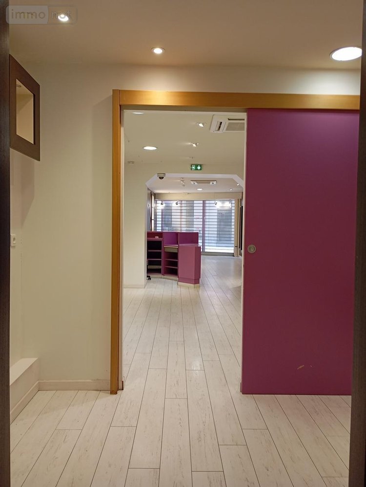 Location fonds et murs commerciaux Bourg-en-Bresse 01000 Ain 66 m2  706 euros