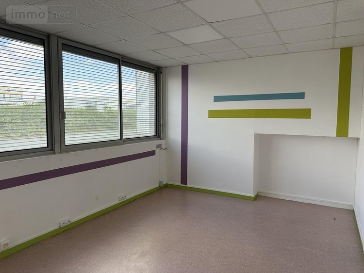 Fonds et murs commerciaux a vendre Segré-en-Anjou Bleu 49500 Maine-et-Loire 196 m2  230560 euros