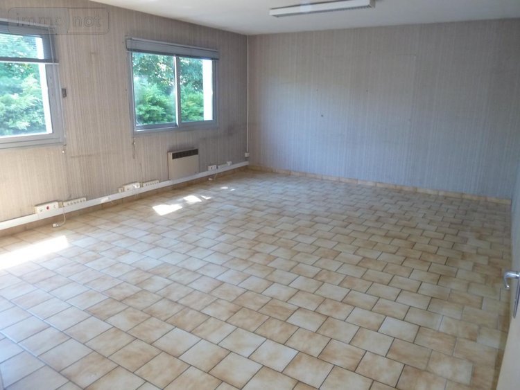 Location fonds et murs commerciaux Féchain 59247 Nord 1500 m2  6448 euros