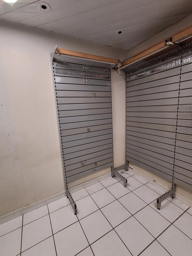 Location fonds et murs commerciaux Bourg-en-Bresse 01000 Ain 58 m2  741 euros