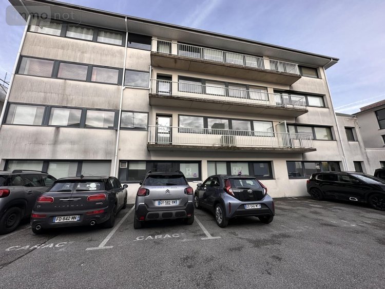 Fonds et murs commerciaux a vendre Séné 56860 Morbihan 104 m2  229000 euros