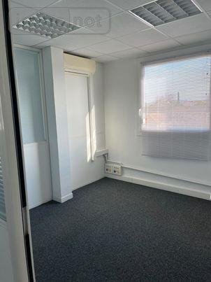 Location fonds et murs commerciaux Pierrelatte 26700 Drôme 120 m2  990 euros