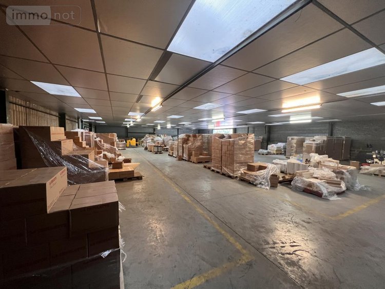 Location fonds et murs commerciaux Iwuy 59141 Nord 1300 m2  2700 euros
