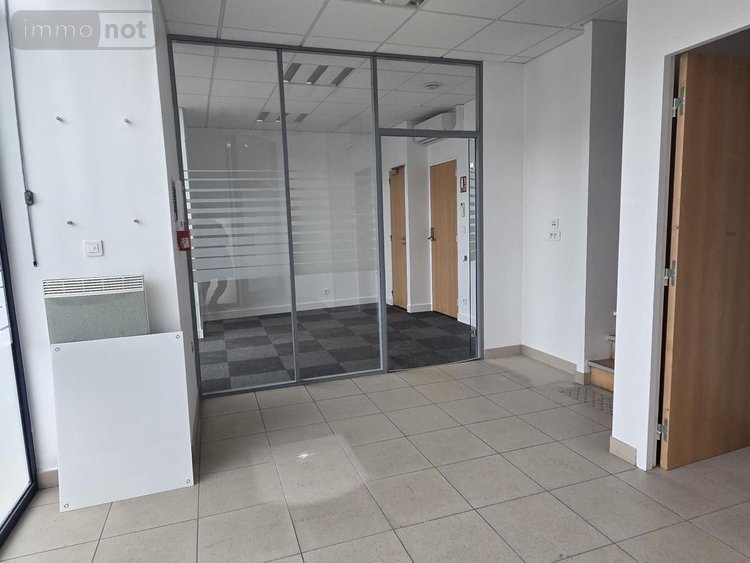 Location fonds et murs commerciaux Château-Gontier-sur-Mayenne 53200 Mayenne 105 m2  900 euros