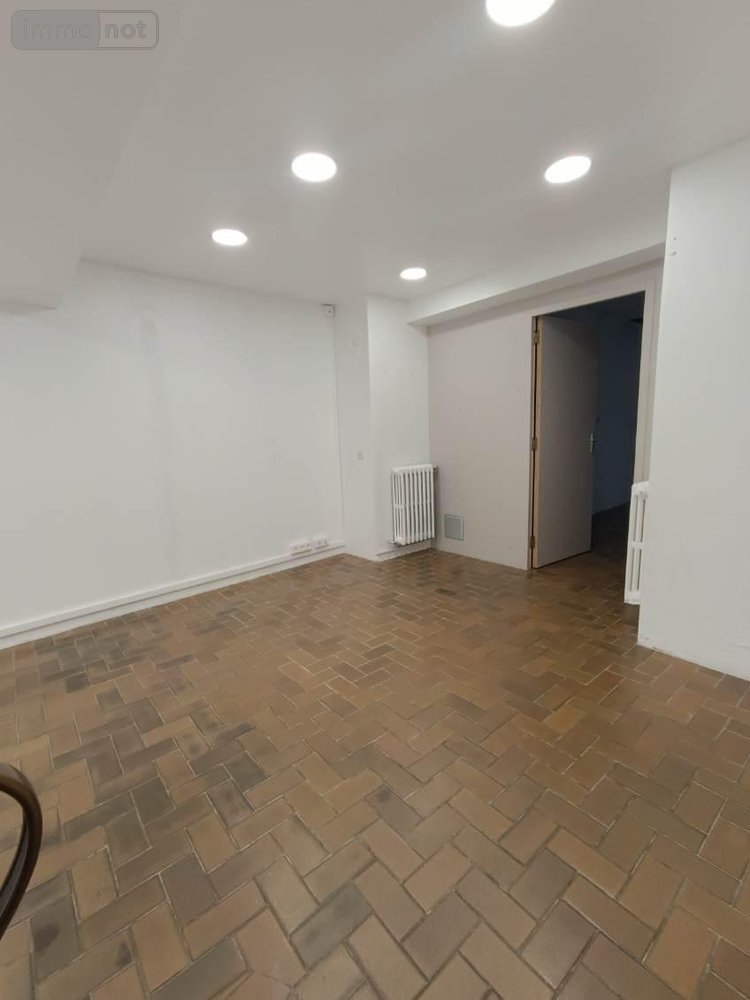 Location fonds et murs commerciaux Bourg-en-Bresse 01000 Ain 80 m2  750 euros