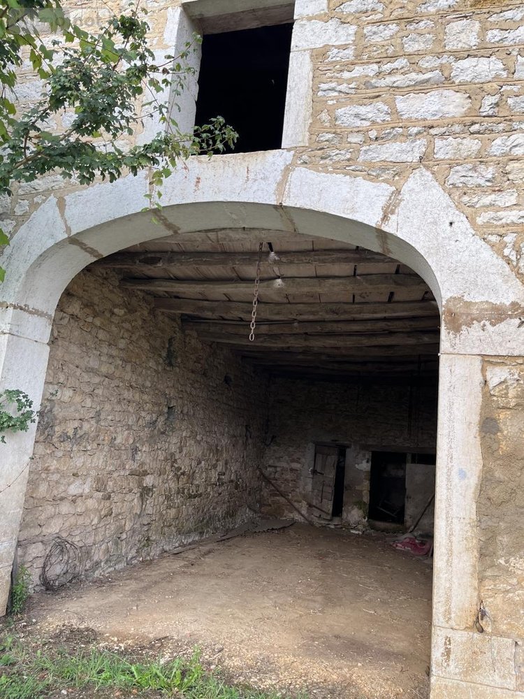 Maison a vendre Neuville-sur-Ain 01160 Ain 160 m2 8 pièces 140000 euros