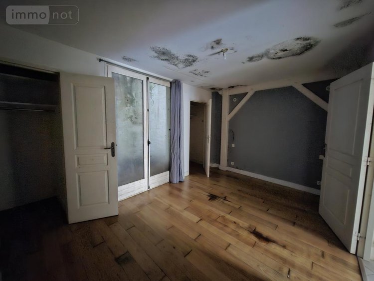 Immeuble a vendre Saintes 17100 Charente-Maritime 332 m2  462000 euros