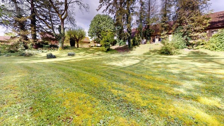 Fonds et murs commerciaux a vendre Serrières-de-Briord 01470 Ain 4187 m2  1860000 euros