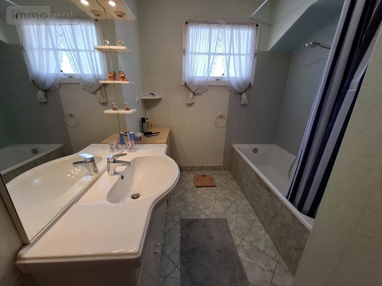 Maison a vendre Saintes 17100 Charente-Maritime 106 m2 5 pièces 218233 euros