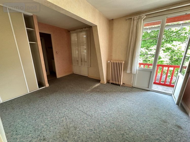 Fonds et murs commerciaux a vendre Saint-Jacques-des-Blats 15800 Cantal 700 m2  132500 euros