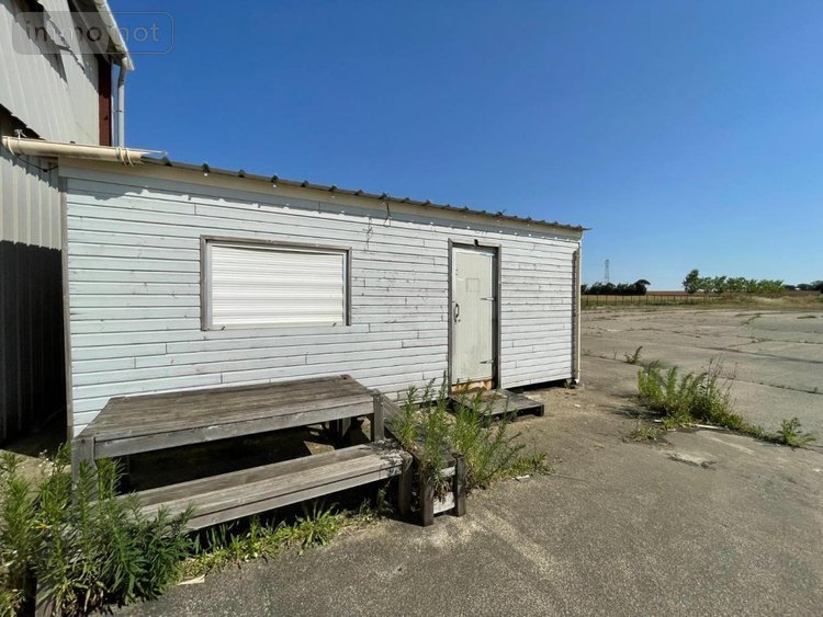 Fonds et murs commerciaux a vendre Saint-Jean-de-Liversay 17170 Charente-Maritime 4000 m2  3090000 euros