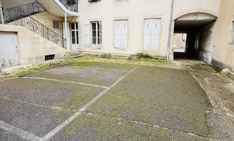 Fonds et murs commerciaux a vendre Dole 39100 Jura 153 m2  190000 euros