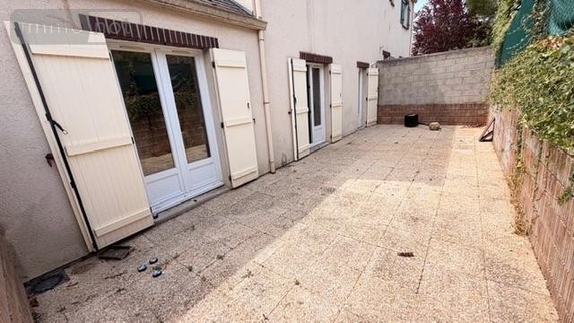 Location maison Château-Gontier-sur-Mayenne 53200 Mayenne 101 m2 6 pièces 830 euros