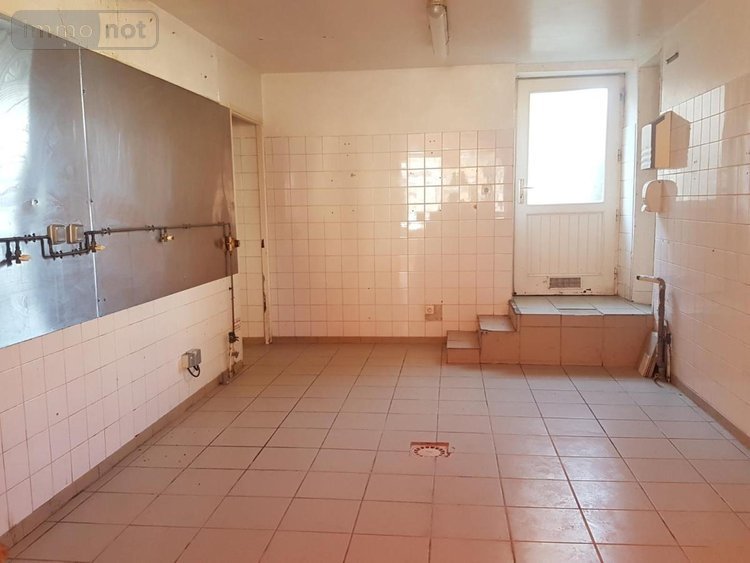 Fonds et murs commerciaux a vendre Gourin 56110 Morbihan 200 m2  131102 euros