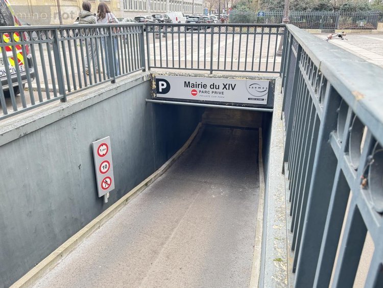 Garage et parking a vendre Paris 14e arrondissement 75014 Paris 43 m2  70000 euros