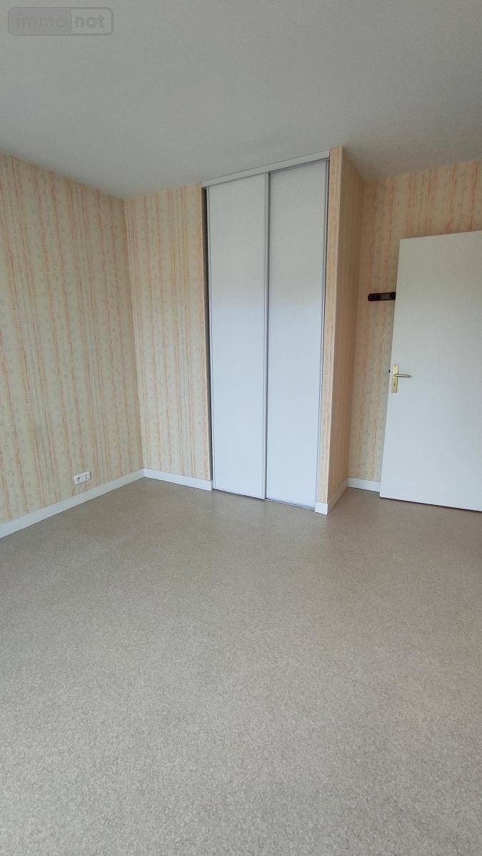 Location appartement Questembert 56230 Morbihan 83 m2 3 pièces 735 euros