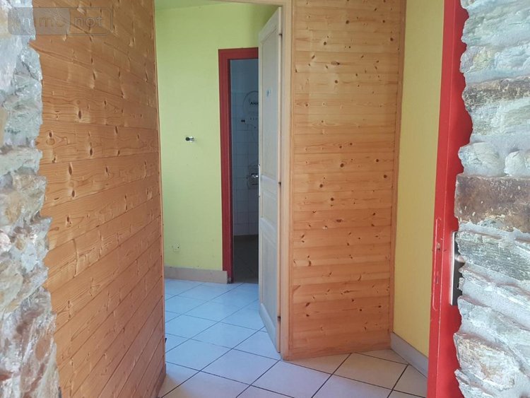 Fonds et murs commerciaux a vendre Gourin 56110 Morbihan 200 m2  131102 euros