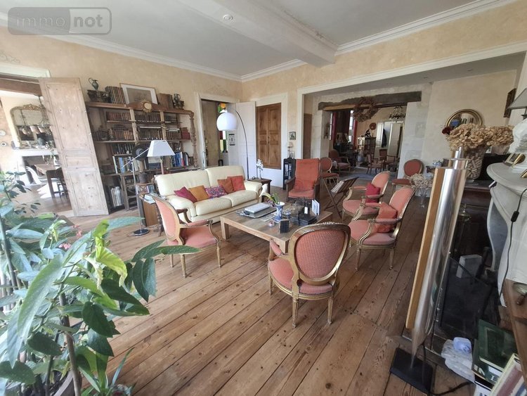 Maison a vendre Saintes 17100 Charente-Maritime 350 m2 13 pièces 988000 euros