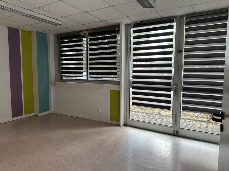 Fonds et murs commerciaux a vendre Segré-en-Anjou Bleu 49500 Maine-et-Loire 196 m2  270300 euros