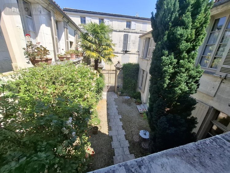 Maison a vendre Saintes 17100 Charente-Maritime 350 m2 13 pièces 988000 euros